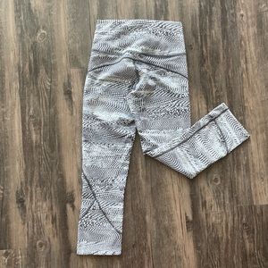 Like new Lululemon In Movement Crop